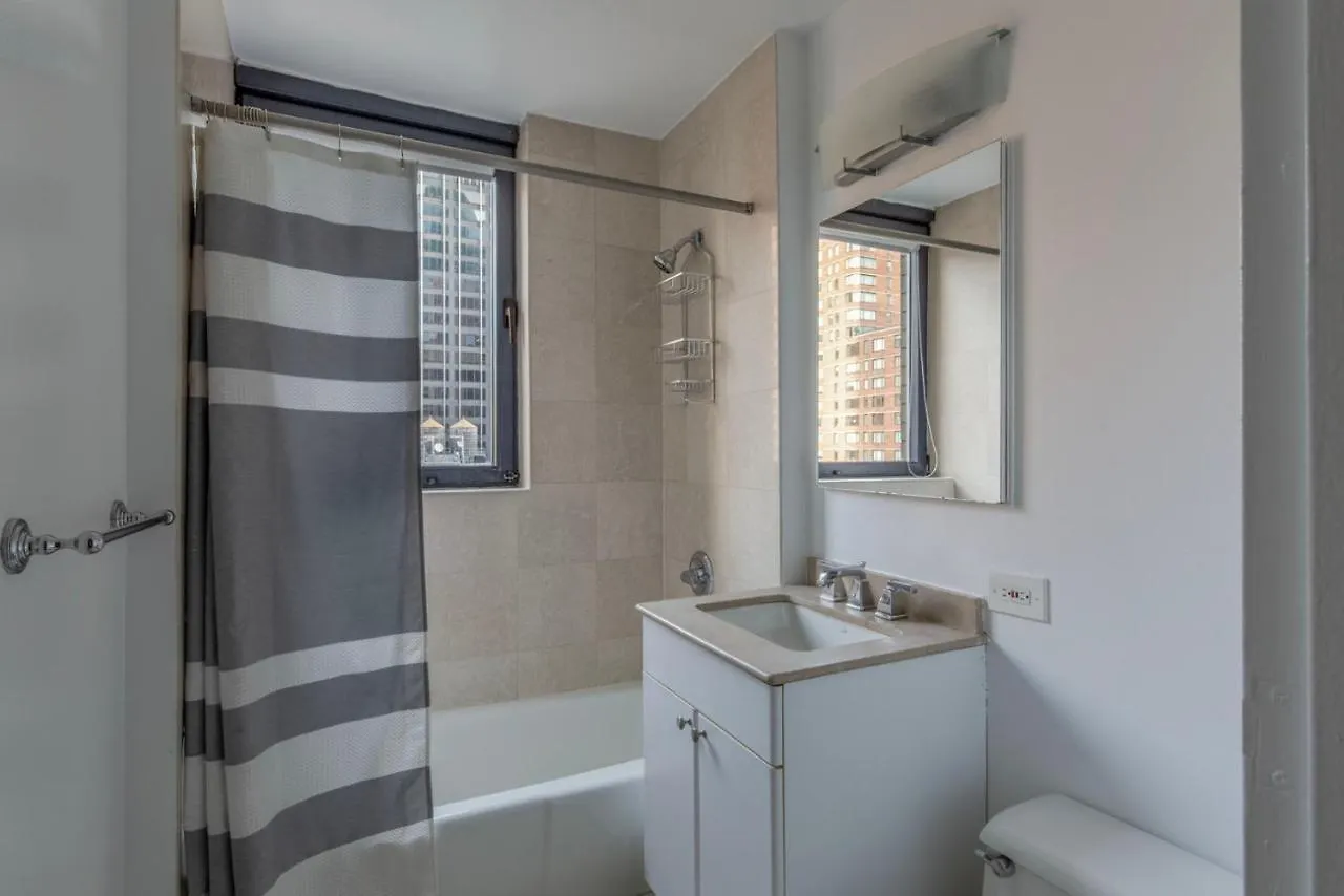 Apartment Ferienwohnung Midtown 2Br W Doorman Nr Theater District Nyc-1349 New York