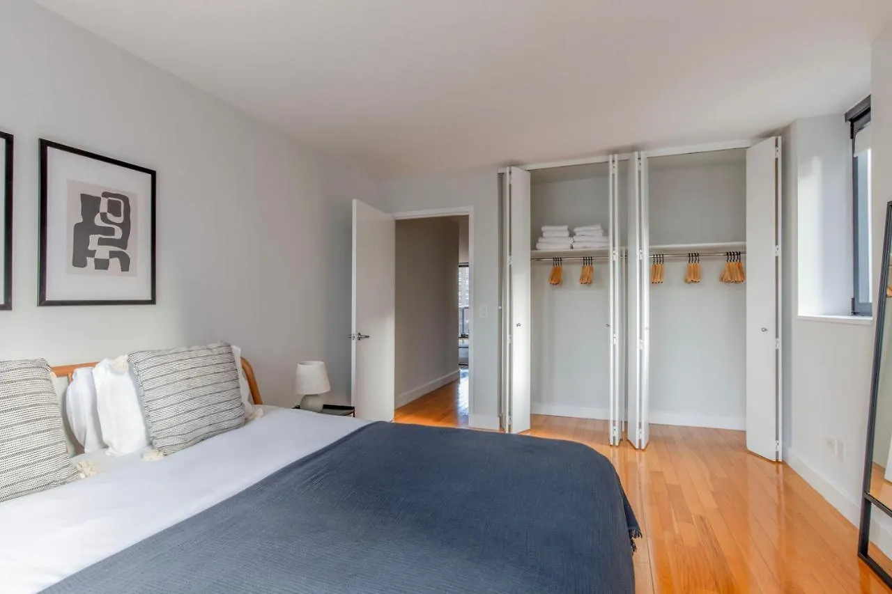 Apartment Ferienwohnung Midtown 2Br W Doorman Nr Theater District Nyc-1349 New York USA