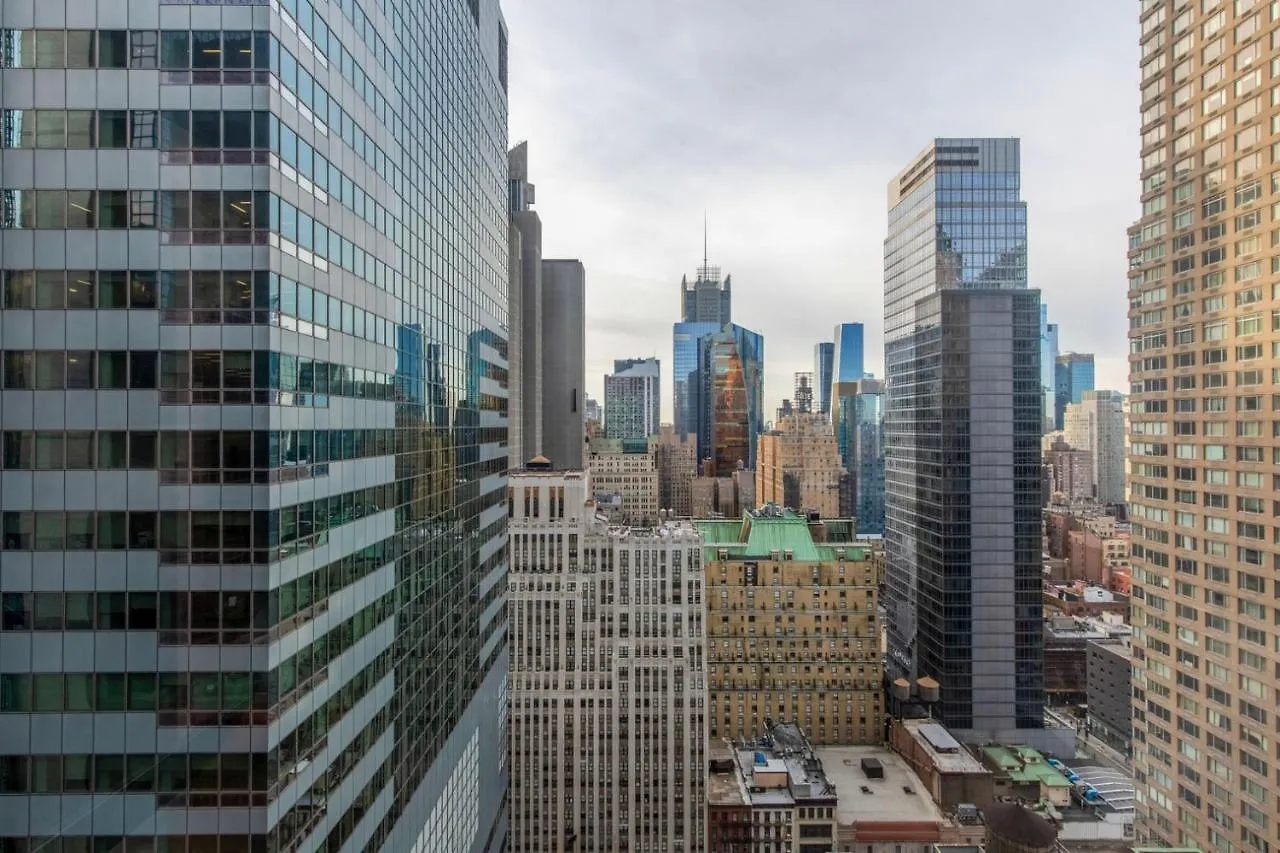 Apartment Ferienwohnung Midtown 2Br W Doorman Nr Theater District Nyc-1349 New York